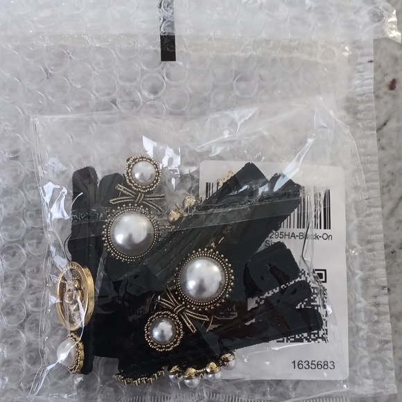 Cider Black and Gold Hair Clips Set - Picture 5 of 5